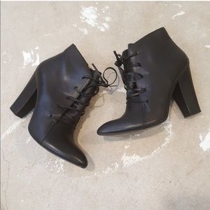 STEVE MADDEN Size 9 Chunky Heel Booties